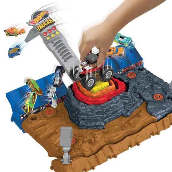 Hot Wheels Monster Trucks Arena World Main Event: Bone Shaker’s Ultimate Crush Yard